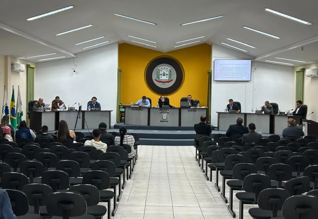 Câmara Municipal realiza sessão de julgamento